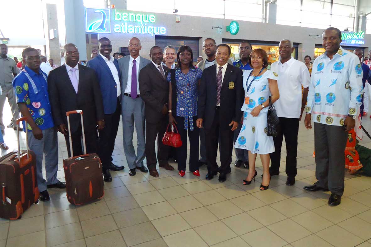 Accueil du gouverneur àl'aéroport d'Abidjan